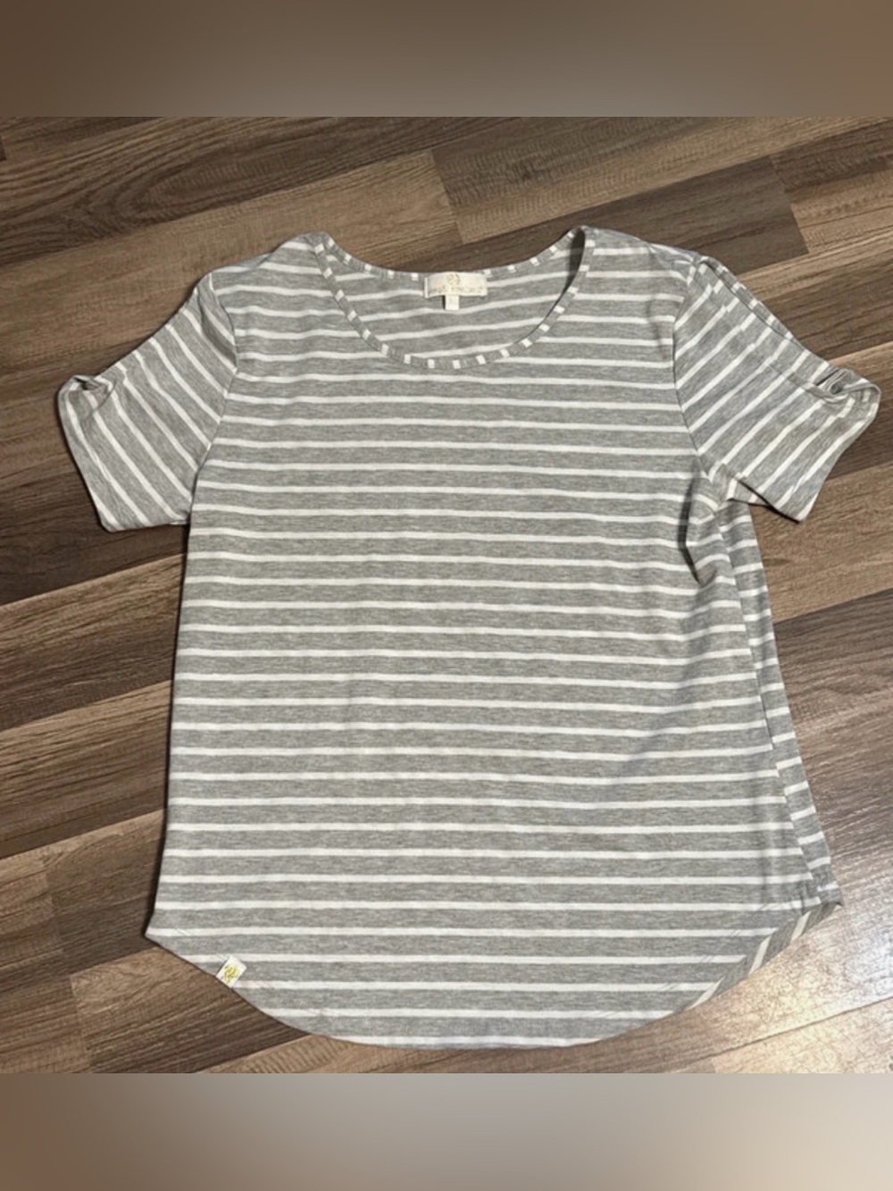 Simply southern Women’s Gray & White Striped Short Sleeve Top size large